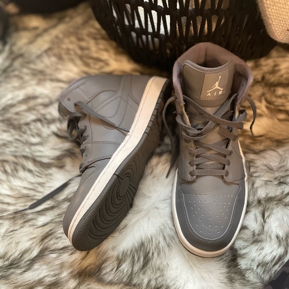Jordan 1 mid Cool Grey - Picture 2 of 4
